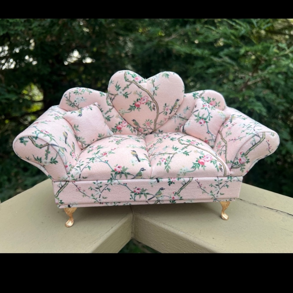 Velour Heart Love Seat Jewelry Case 1pc